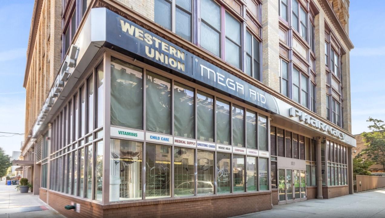 1013 Broadway