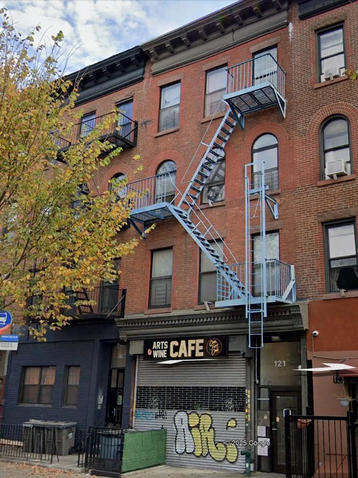 121 Ralph Ave