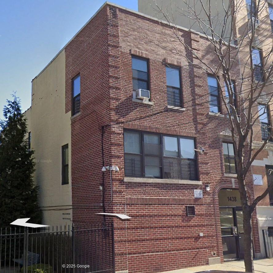 1438 Bryant Ave