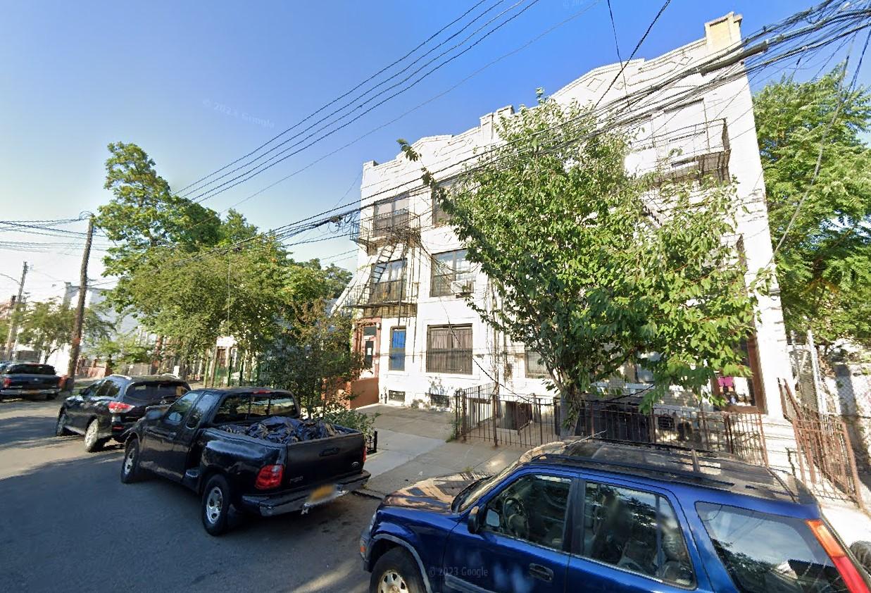 211 Bradford St
