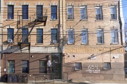 656 Jamaica Ave