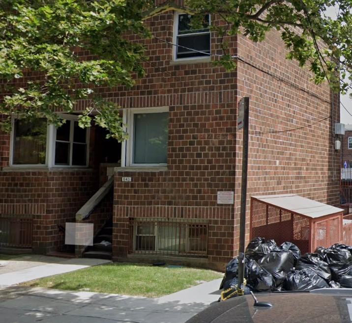 843 Linwood St